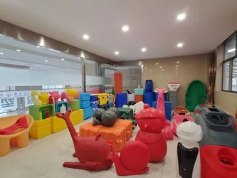 Changzhou Yingchuang Rotomolding Equipment Co,. Ltd lini produksi pabrikan